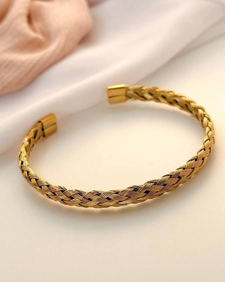 حظاظ حريمي ذهبي مجدول بقصة مفتوحة
